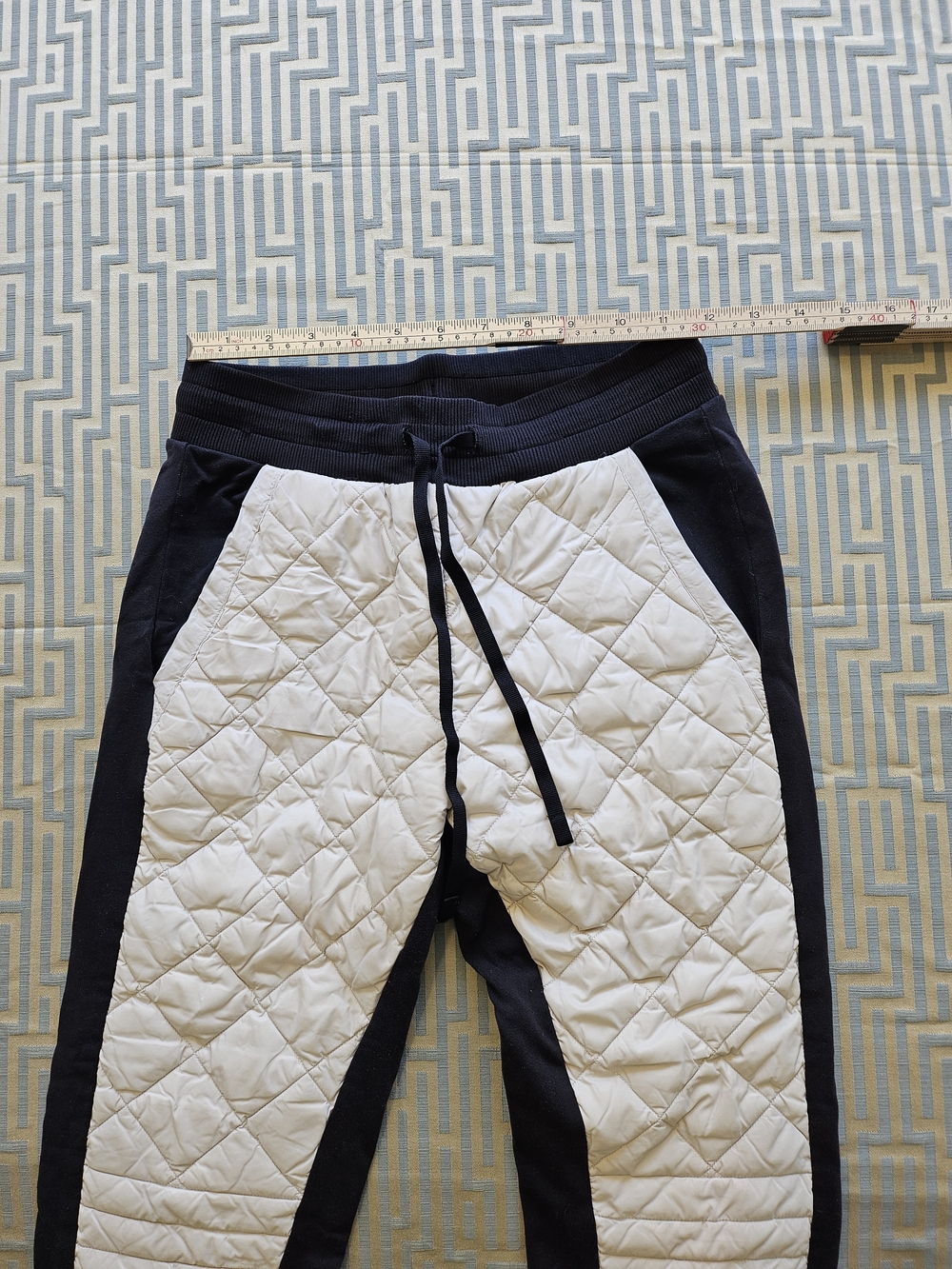 ALO Yoga Quilted Track Pants - White and Black - Picture 3 of 4